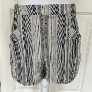 BCBG Black and White Patterned Women's Dressy Shorts Pocket Zip